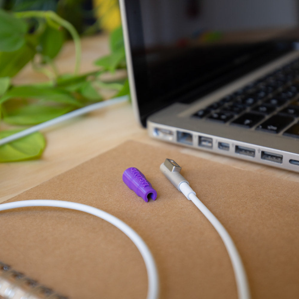Protector de Macbook Magsafe 1 Morado - FackMac