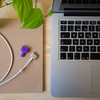 Protector de Macbook Magsafe 2 Morado - FackMac