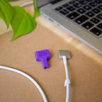 Protector de Macbook Magsafe 2 Morado - FackMac
