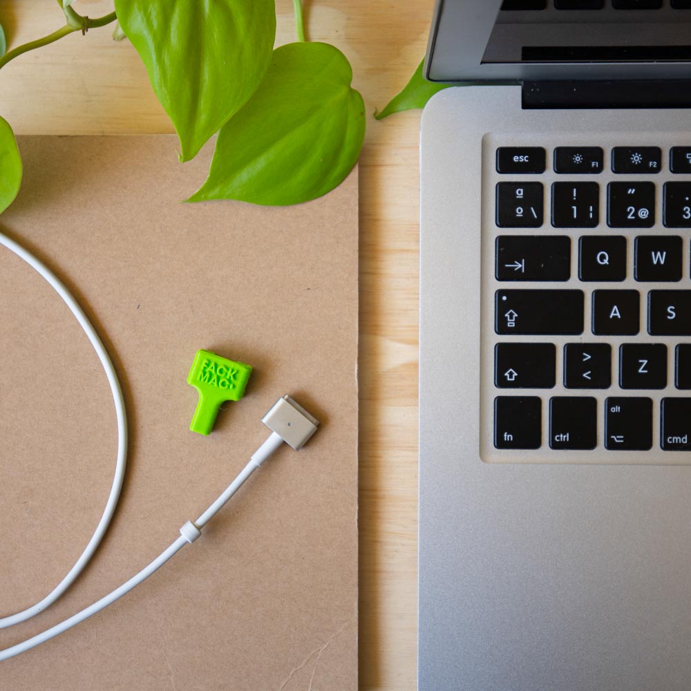 Protector de Macbook Magsafe 2 Verde - FackMac