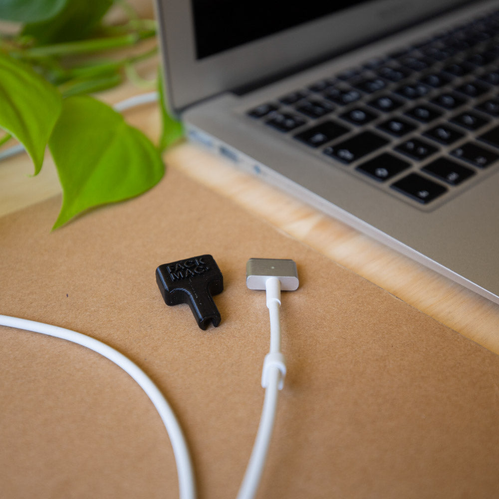 Protector de Macbook Magsafe 2 Negro - FackMac