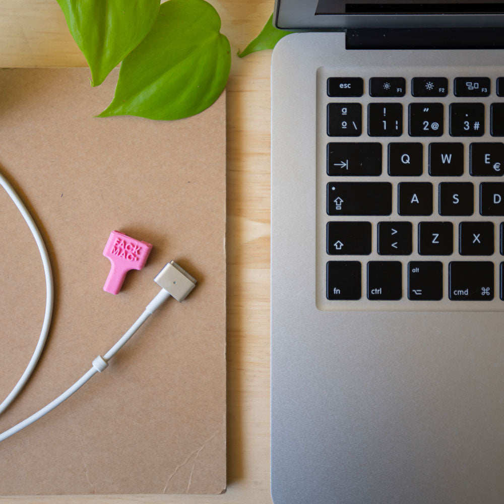 Protector de Macbook Magsafe 2 Rosado - FackMac
