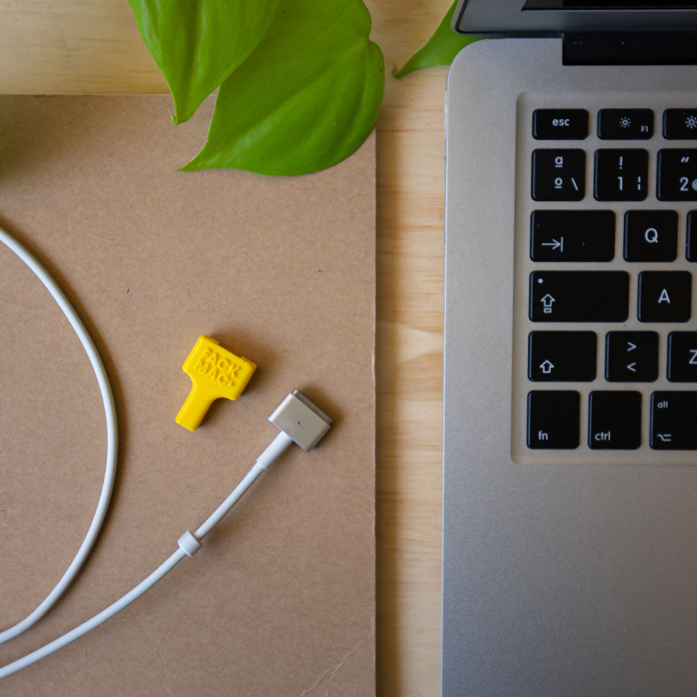 Protector de Macbook Magsafe 2 Amarillo - FackMac